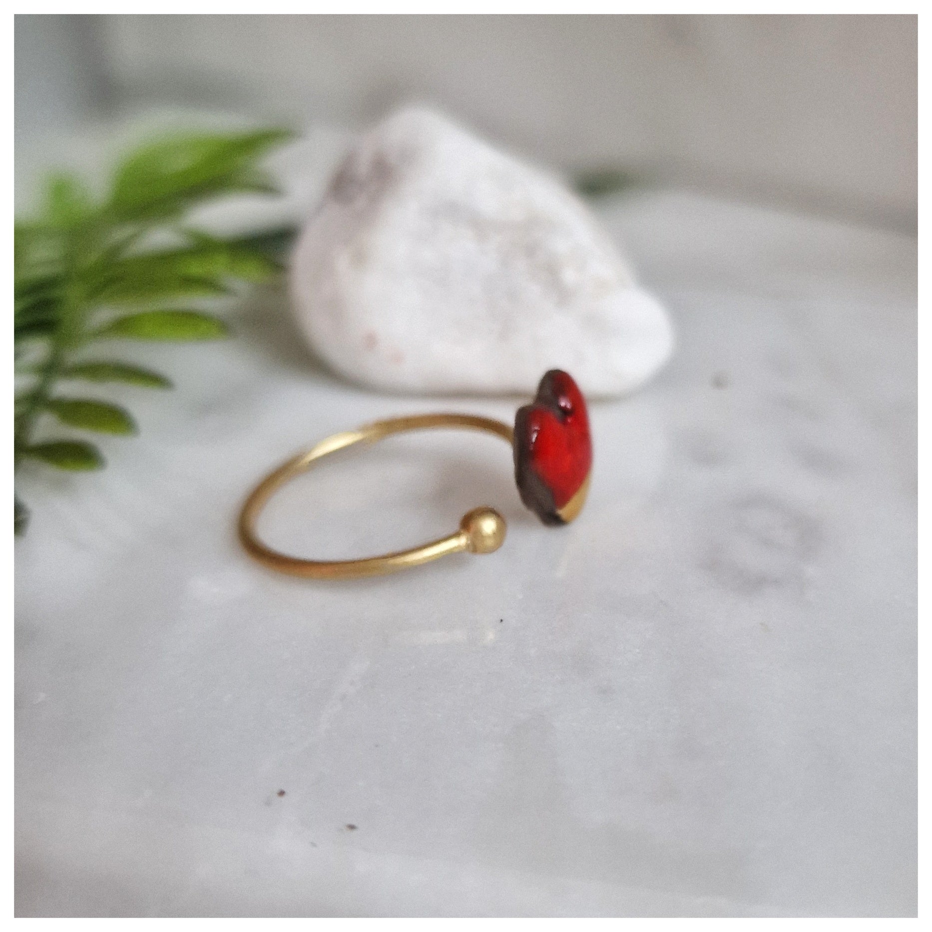 Anillo corazón dorado fino