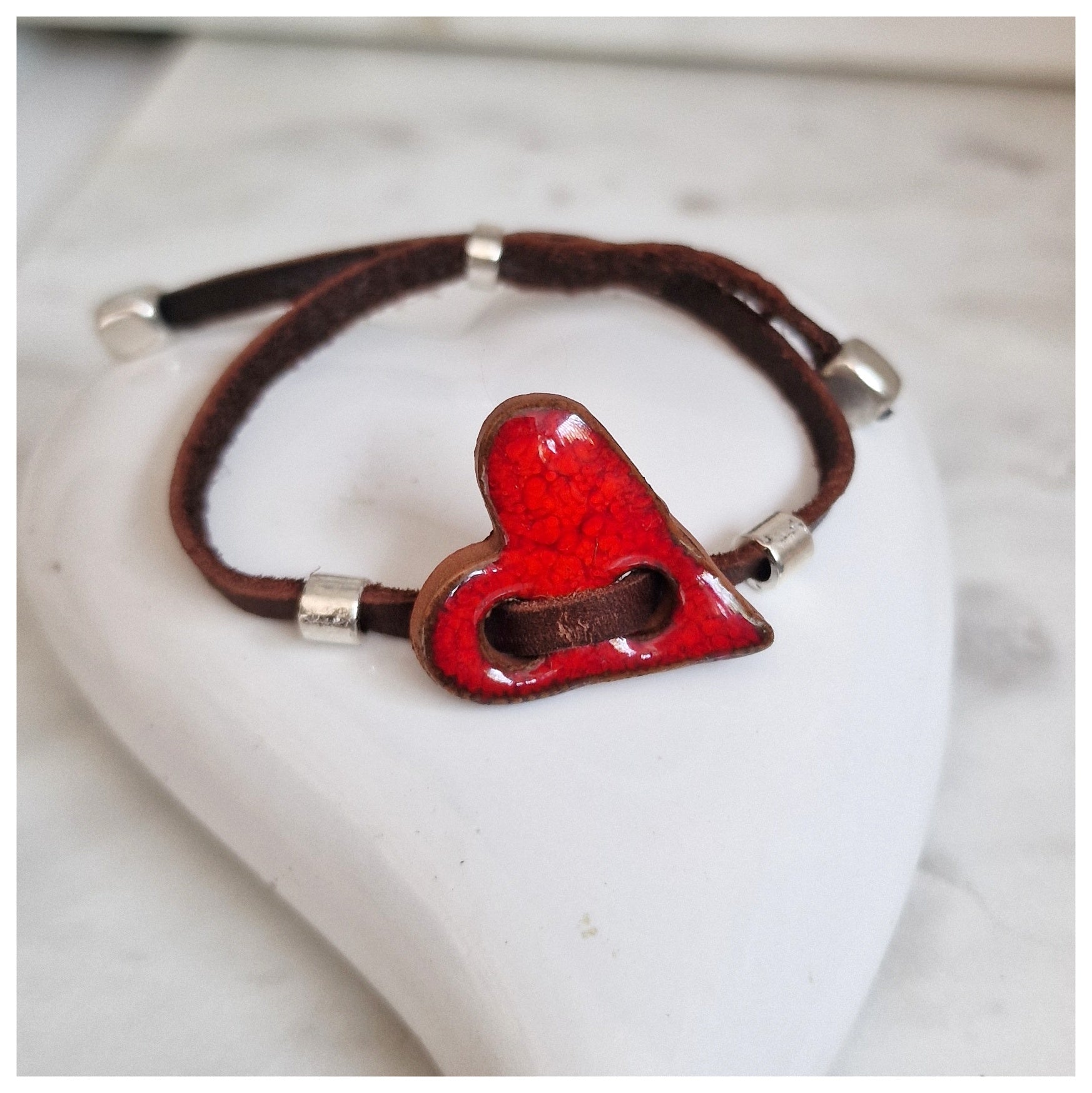 Pulsera corazón plata y cuero